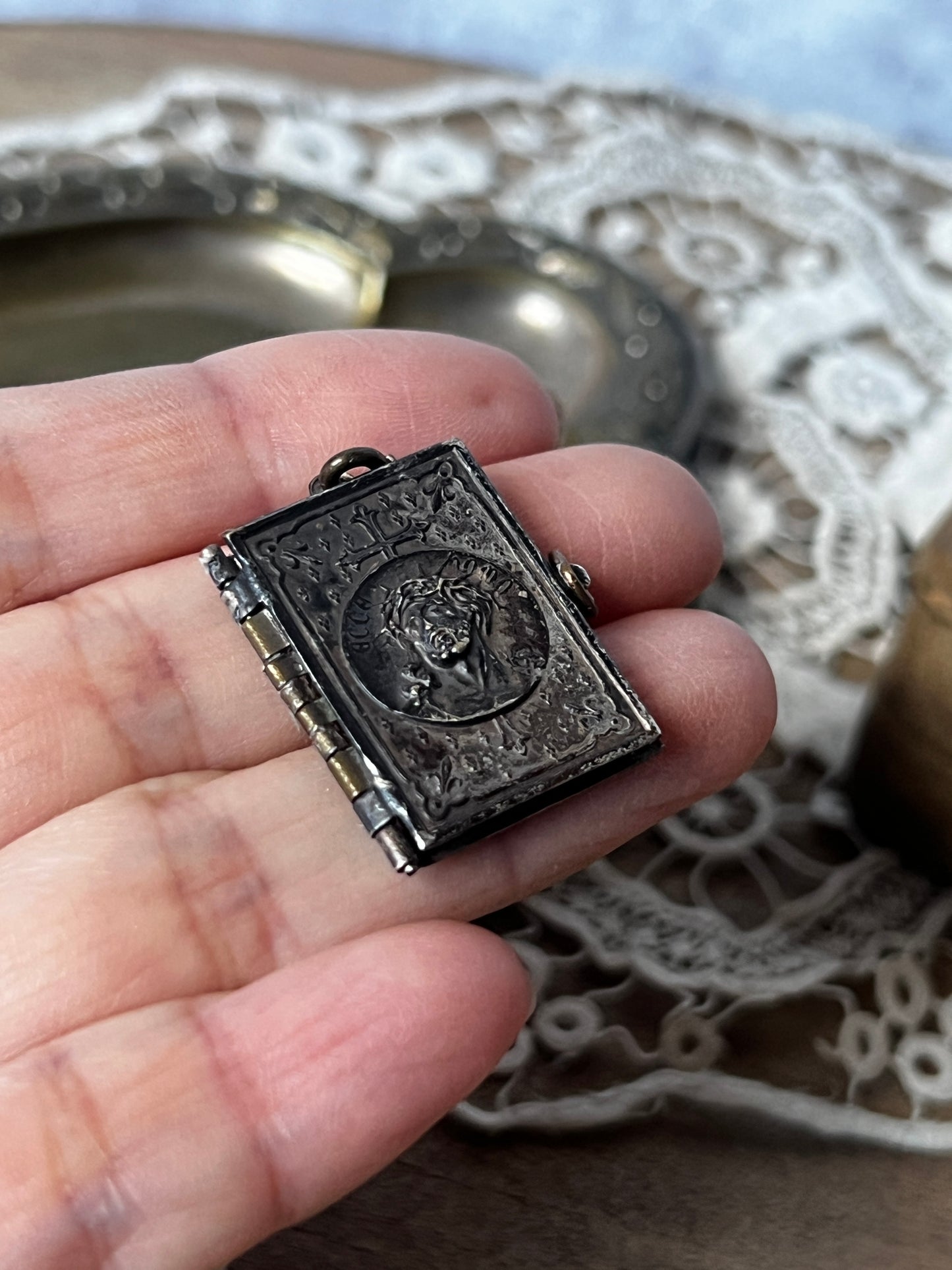 ★メタル製ミニブックチャーム