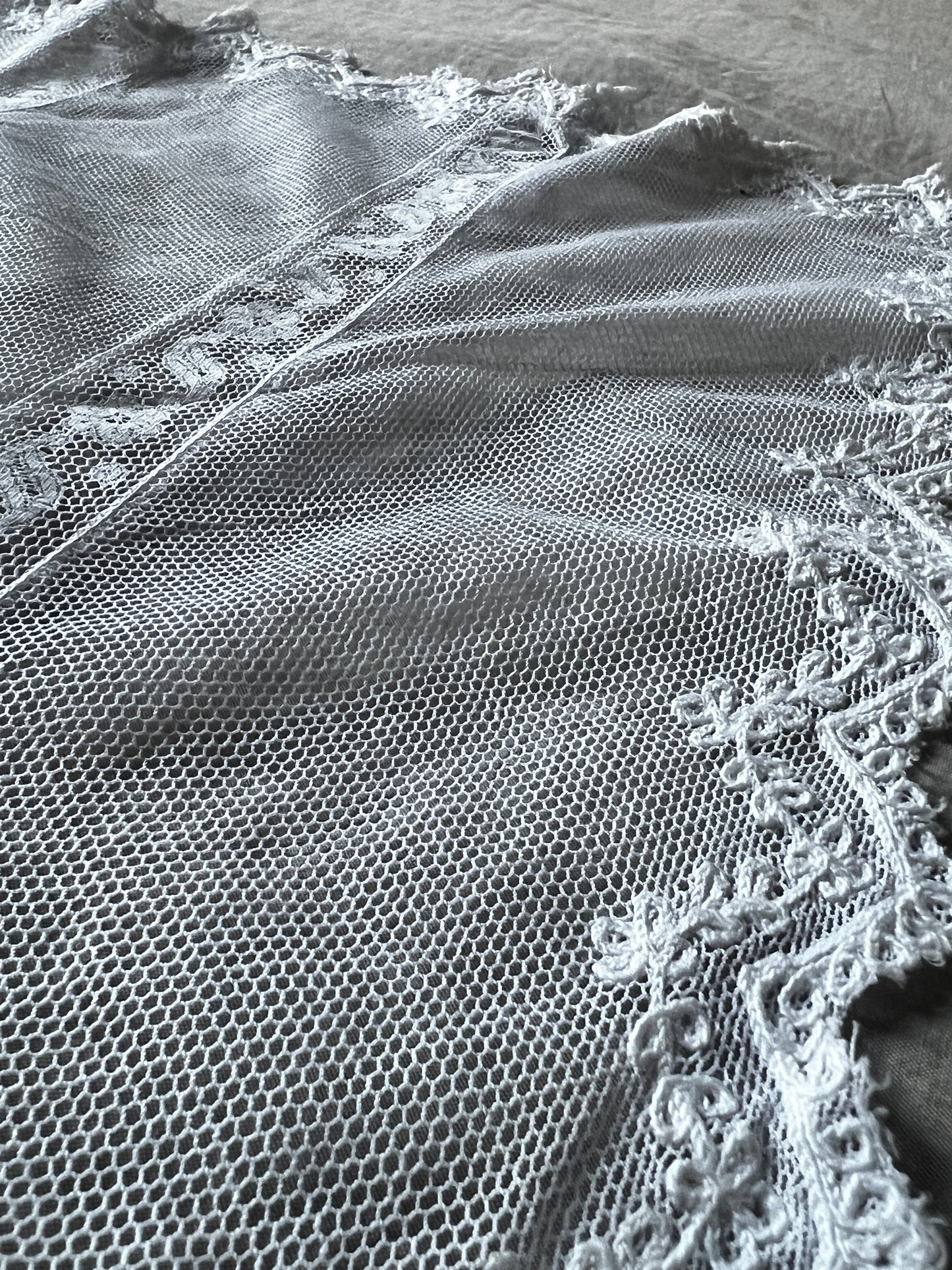 チュール刺繍レースのクロス