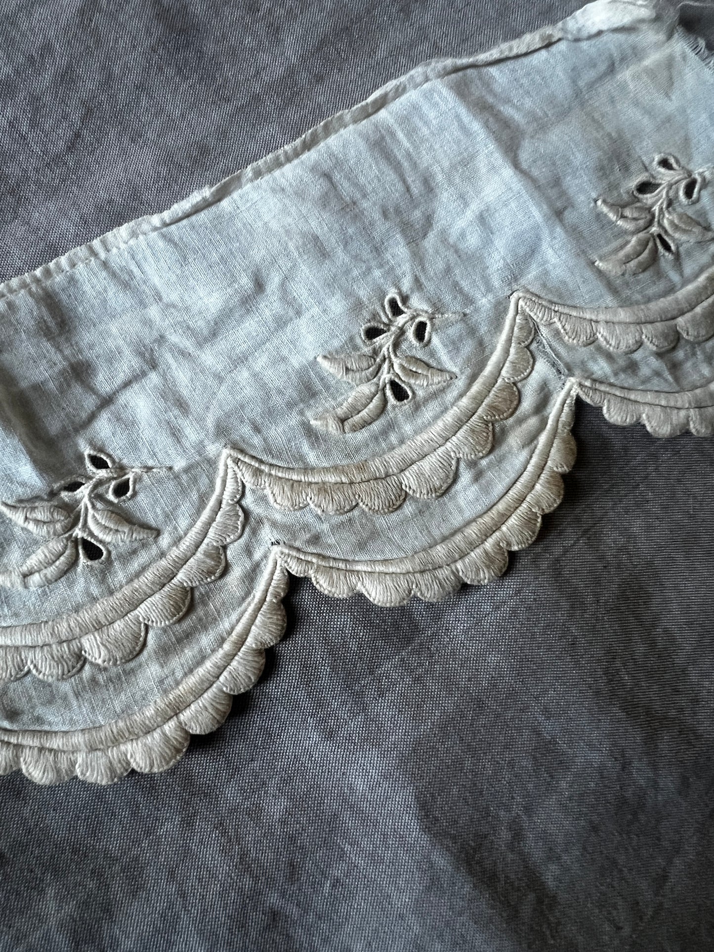 白刺繍スカラップトリム