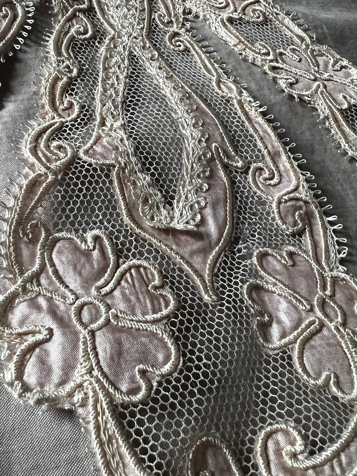 レース首元飾り