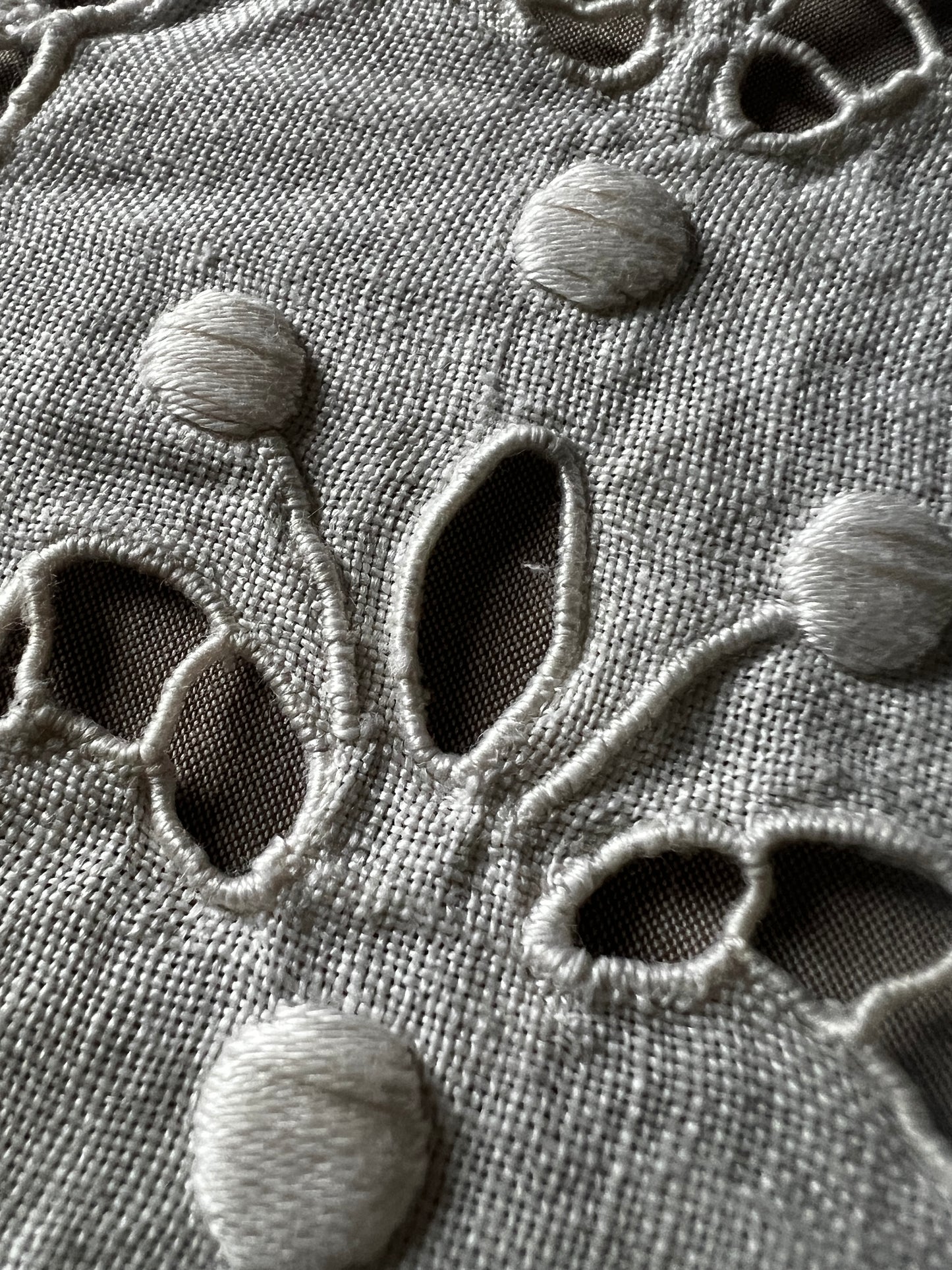 レースと刺繍の飾り布