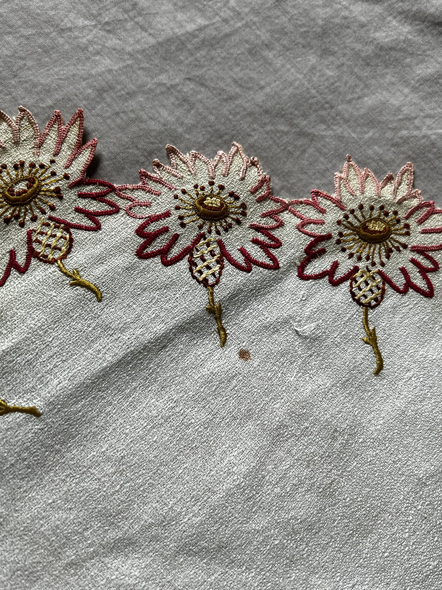 お花の刺繍のドイリー