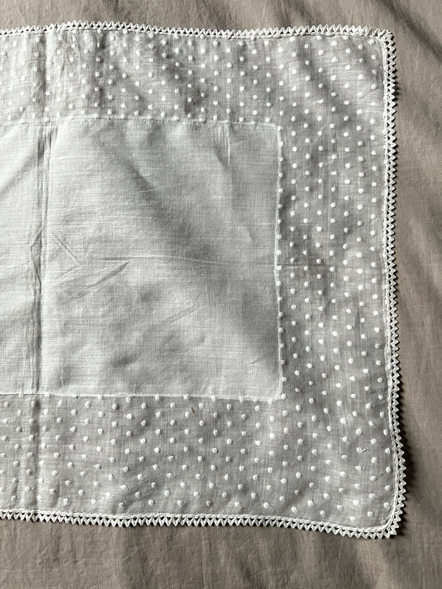 ドット刺繍クロス