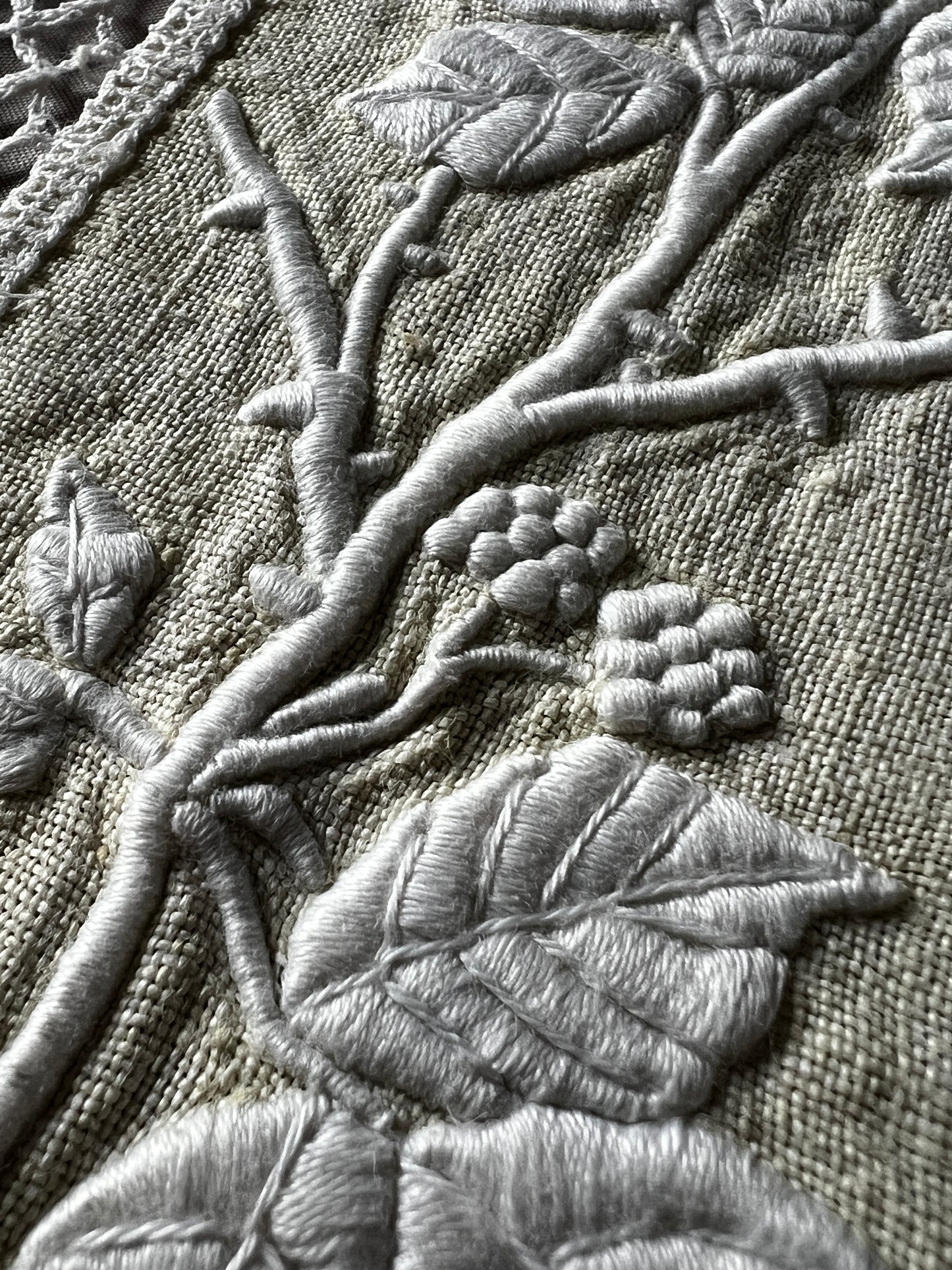 刺繍とレースのクロス