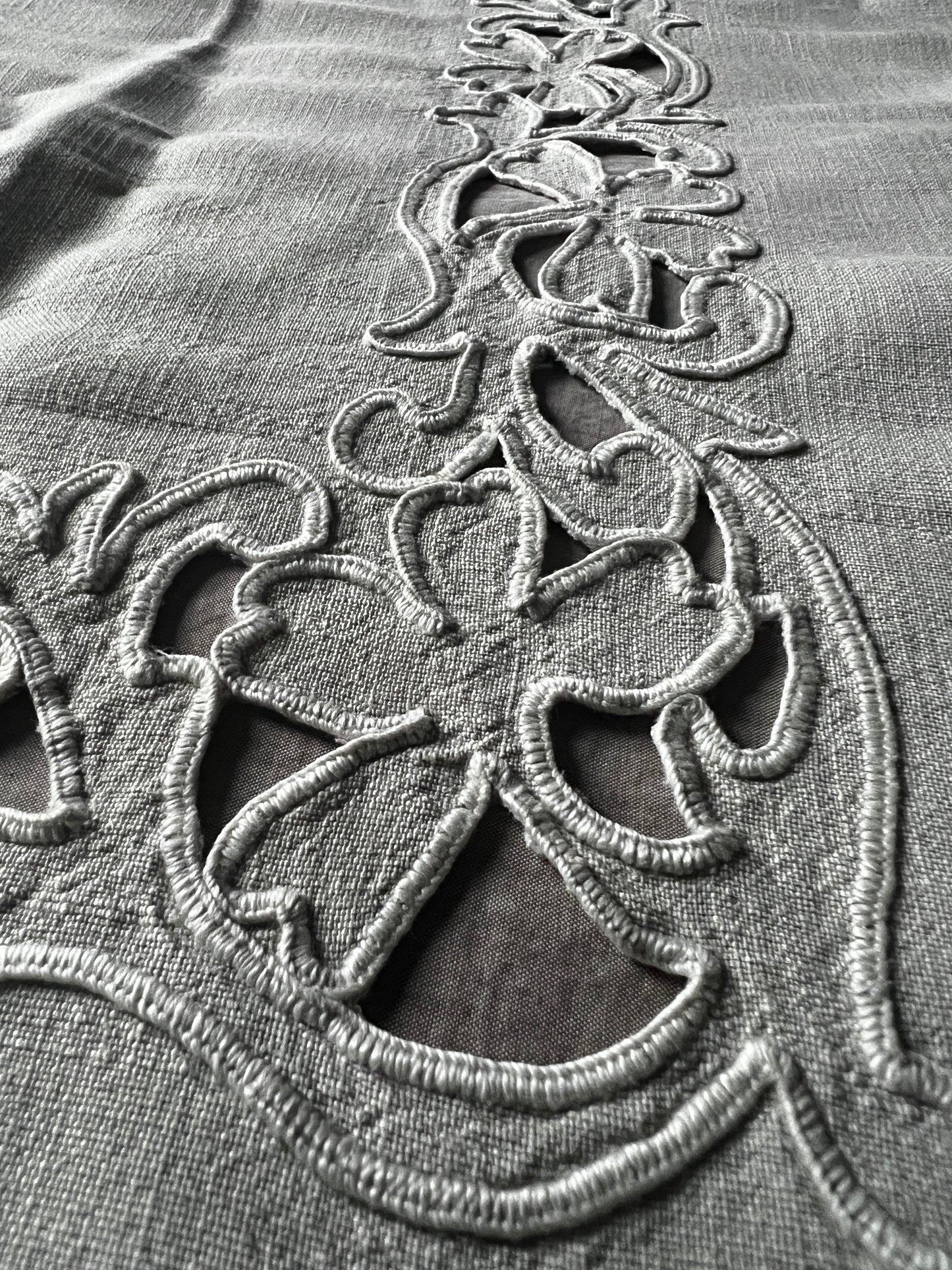 刺繍とレースの長方形クロス