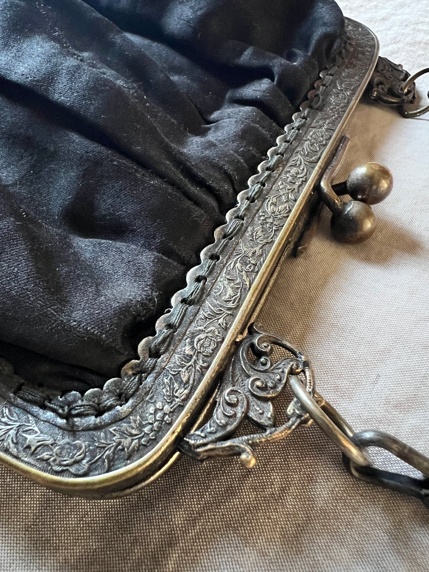 ★シルクサテンがま口バッグ