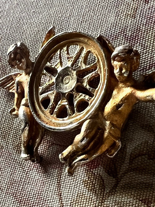 ★天使のブローチ