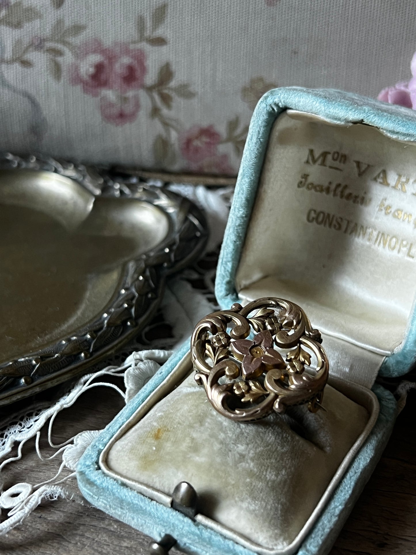 アンティークブローチ