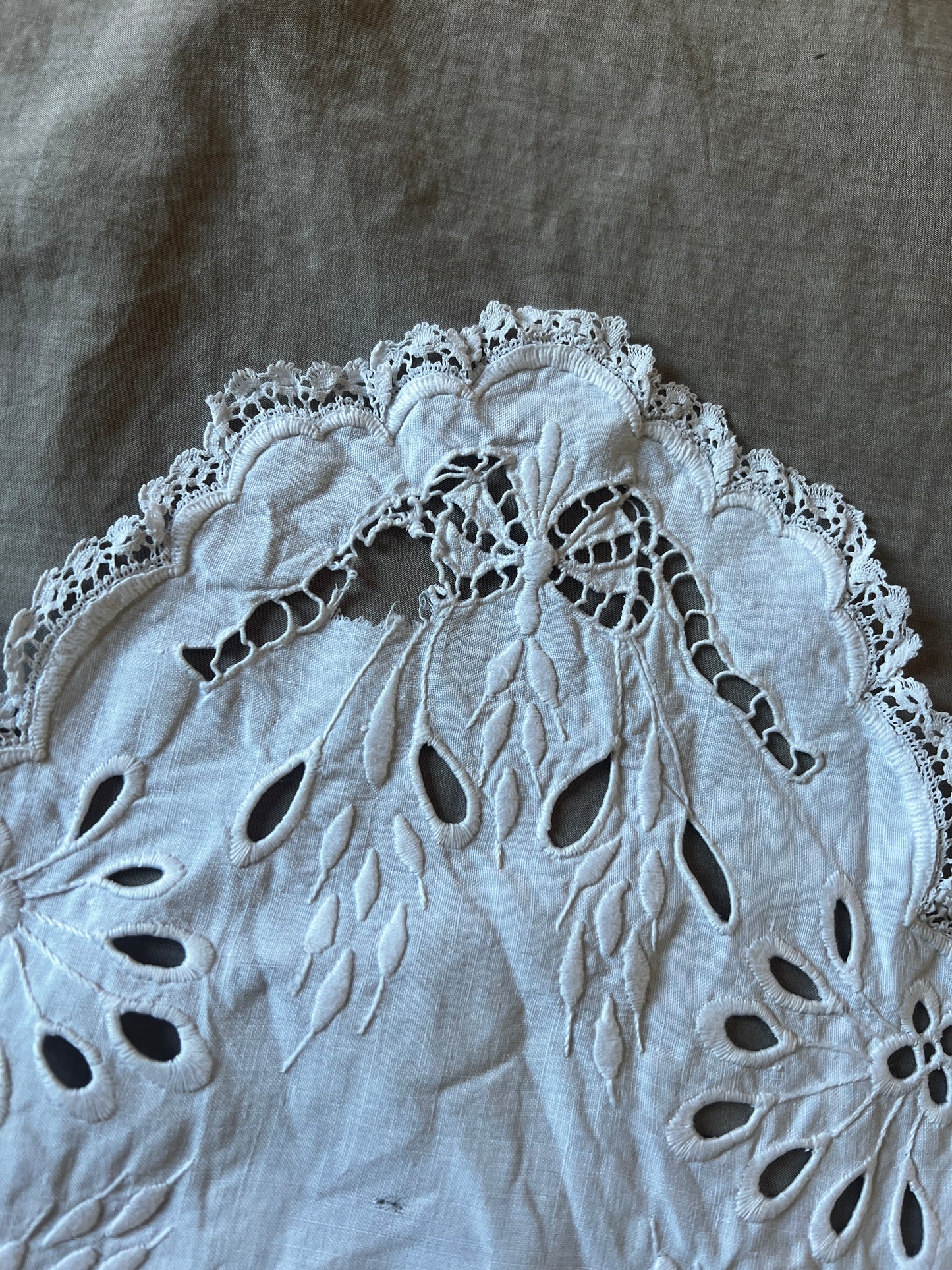 カットワーク刺繍クロス(ダメージ)