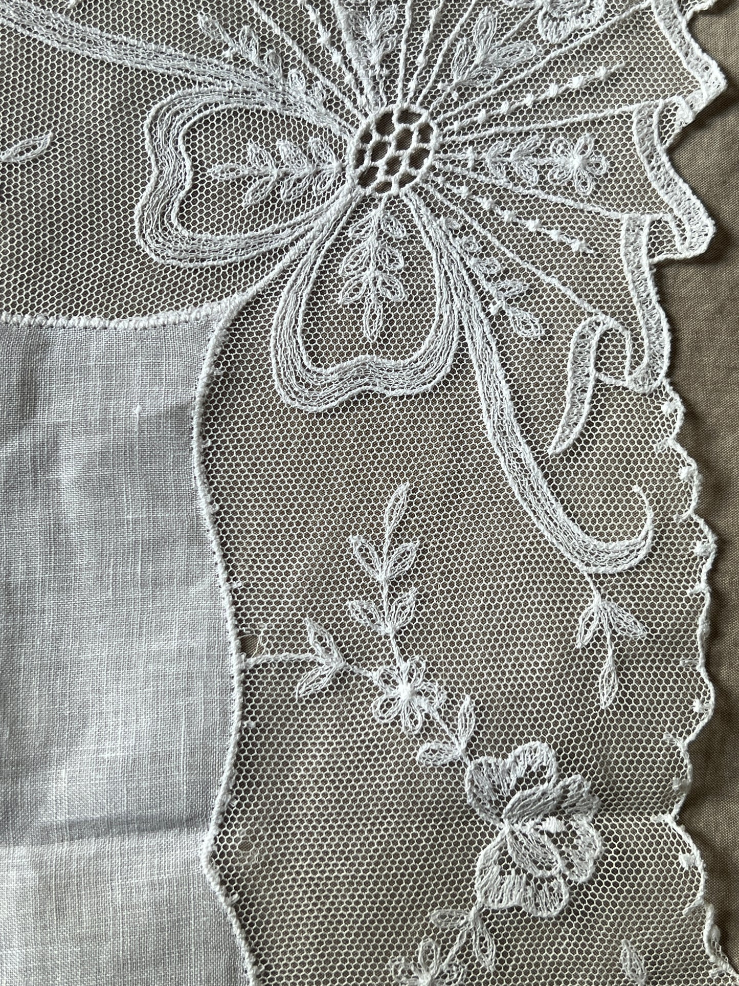 チュール刺繍レースハンカチ