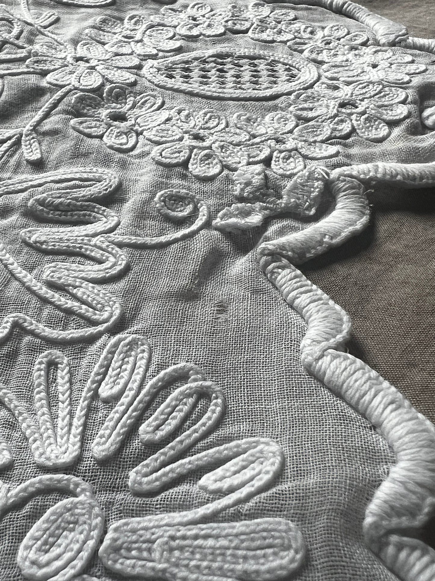 コルネリー刺繍飾り襟