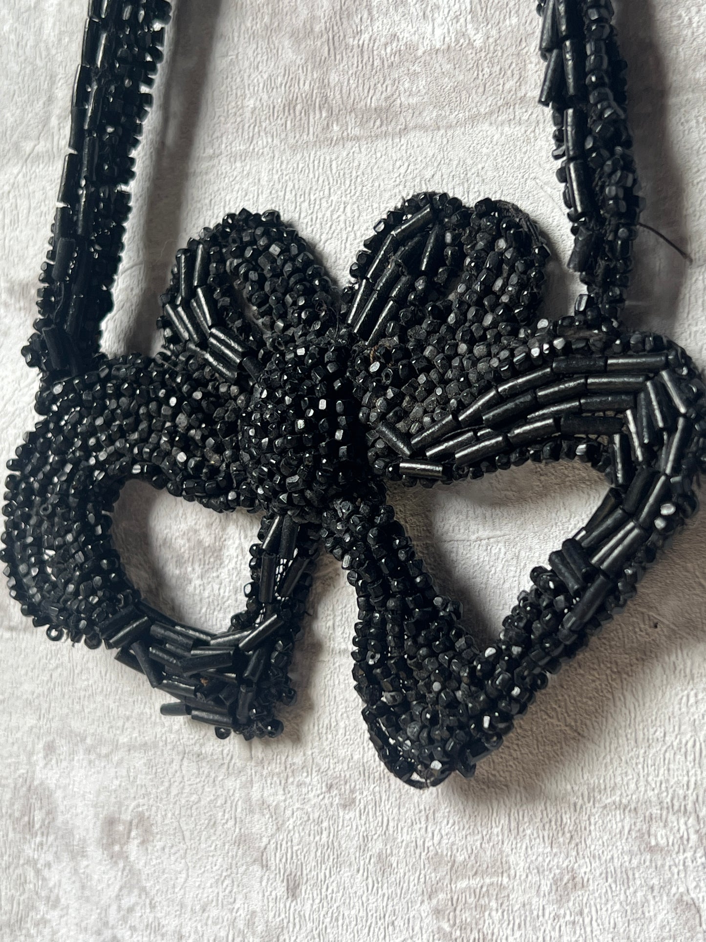 ビーズ刺繍の飾り