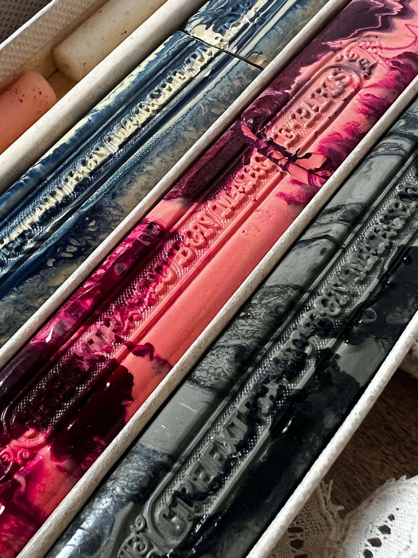 紙箱入り香り付きシーリングワックス