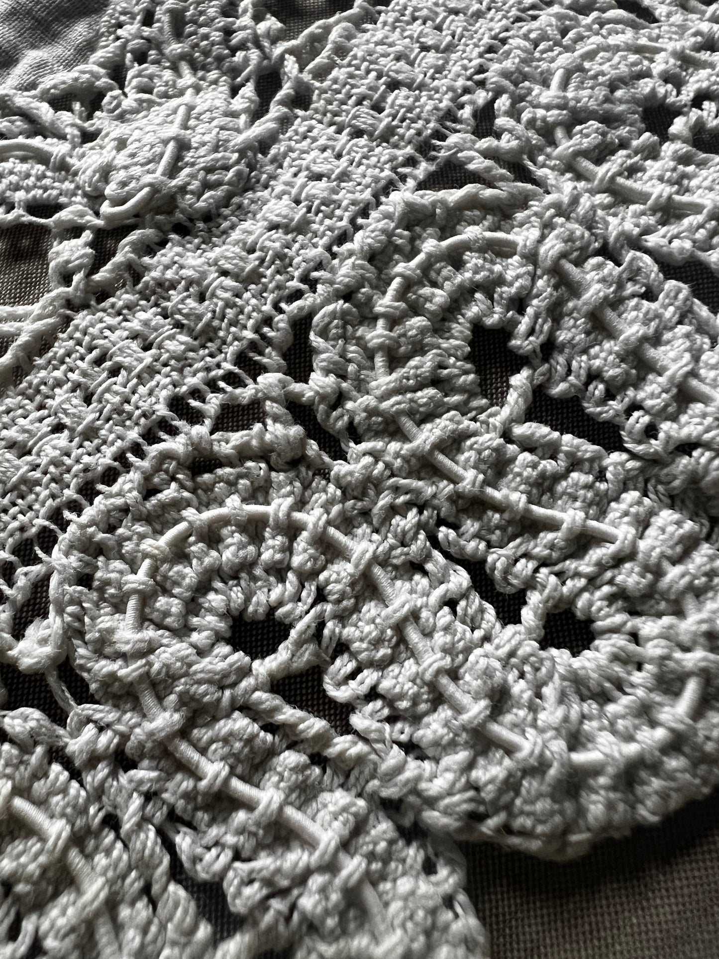 レースと刺繍のミニクロス