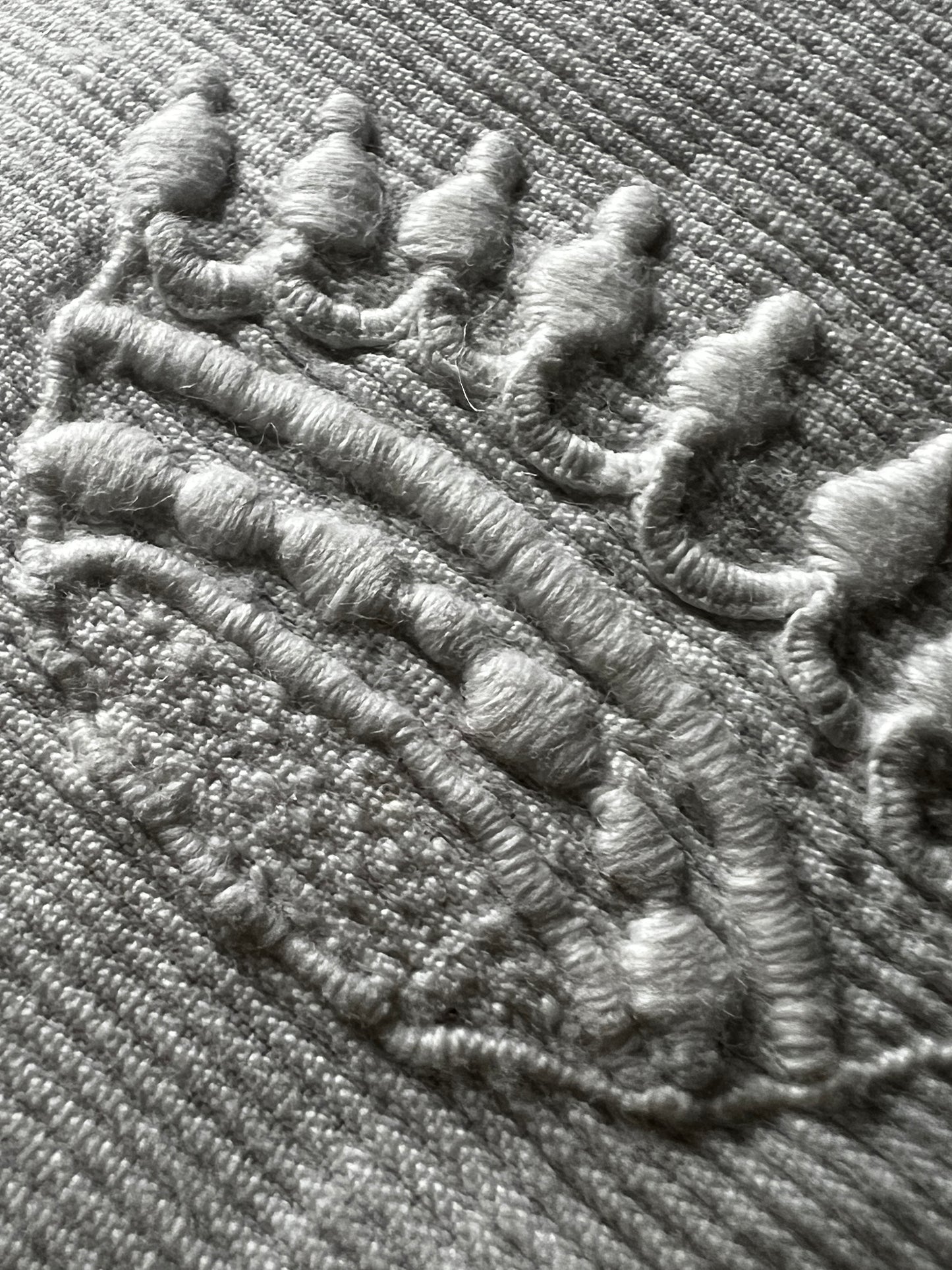 刺繍ドイリー(王冠)