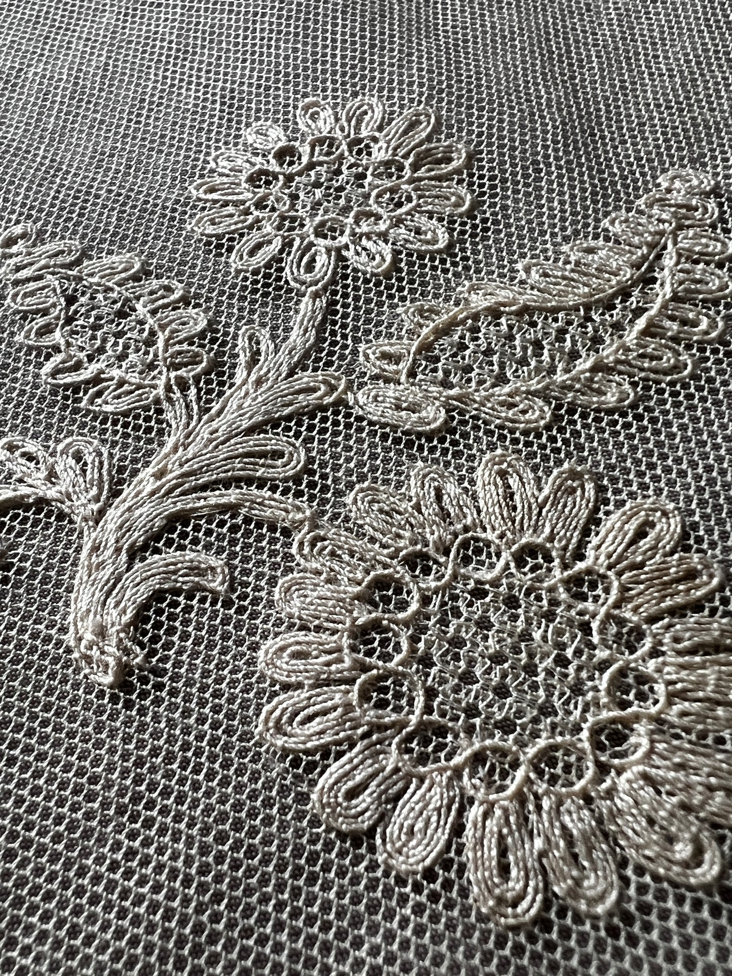 チュール刺繍レース布地