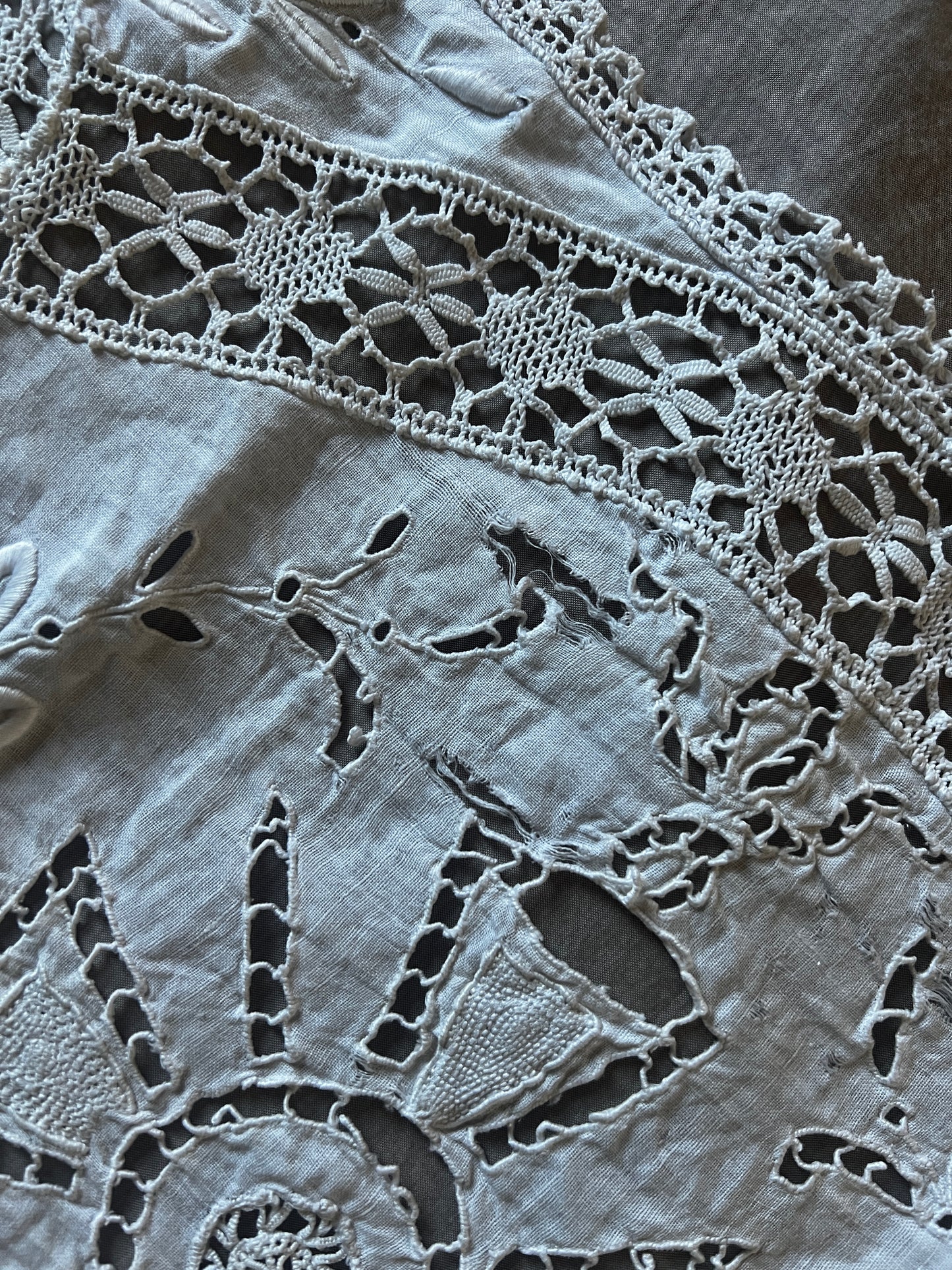 刺繍とレースのミニカーテン(ダメージ)