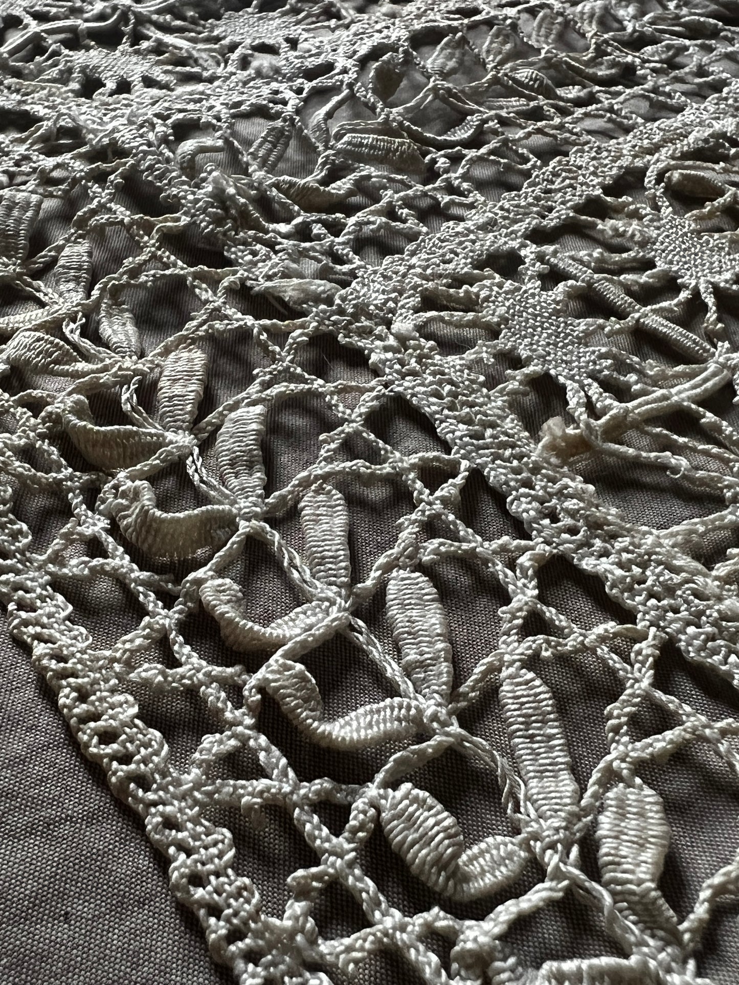 レースと刺繍の飾り布