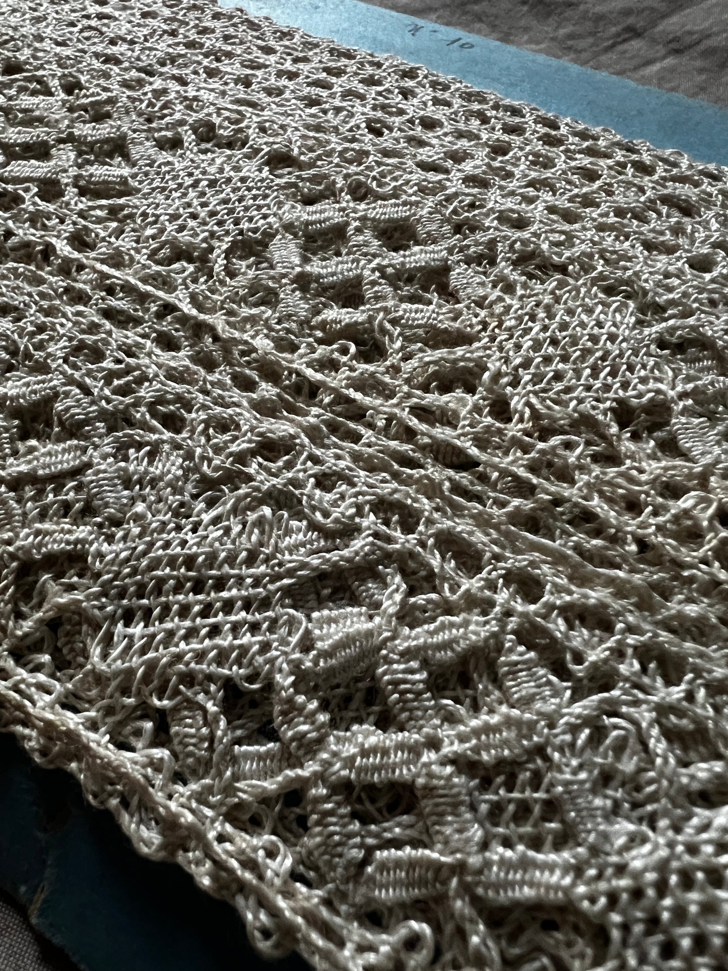 台紙巻きボビンレース