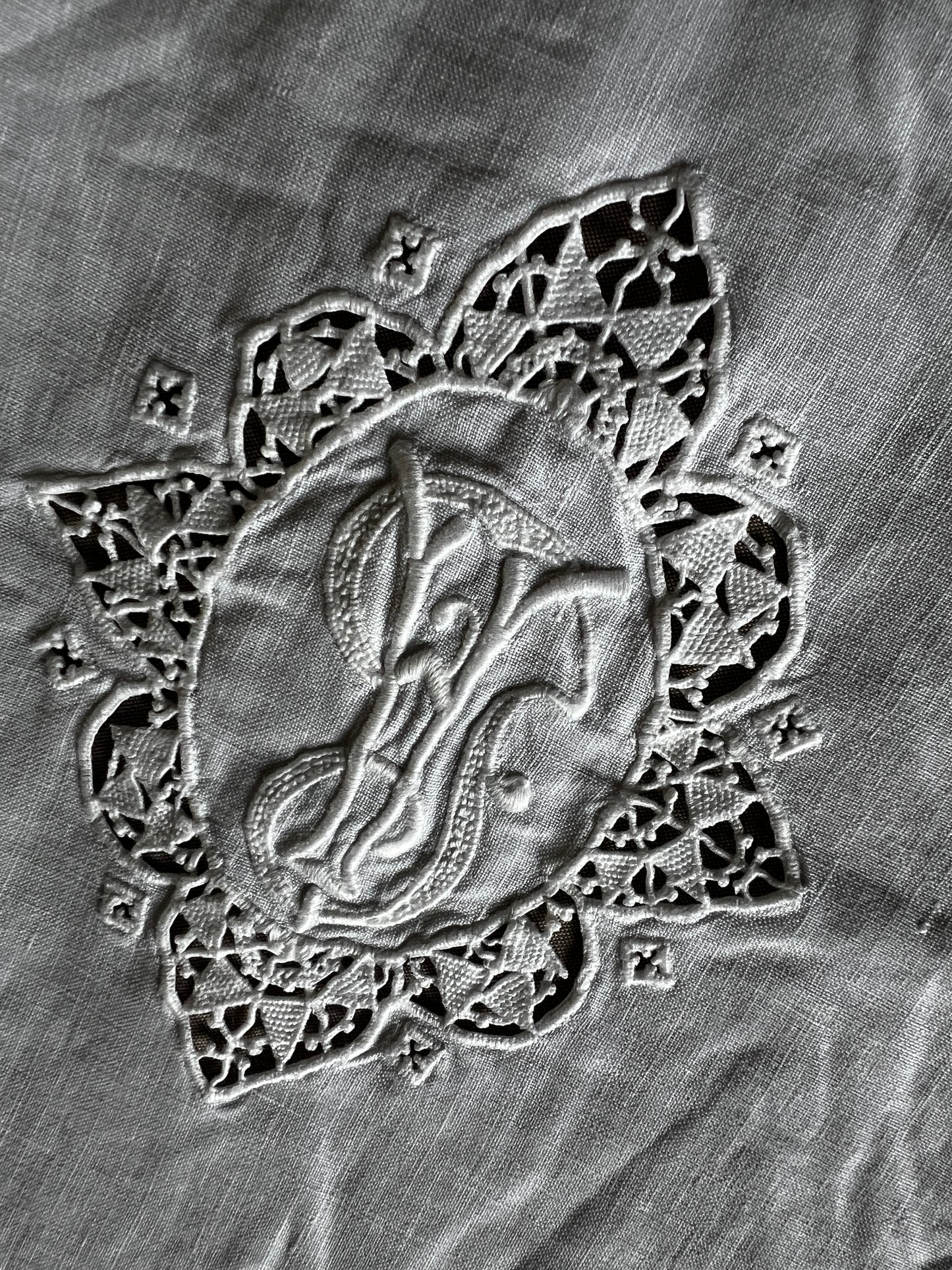 白刺繍入りクロス