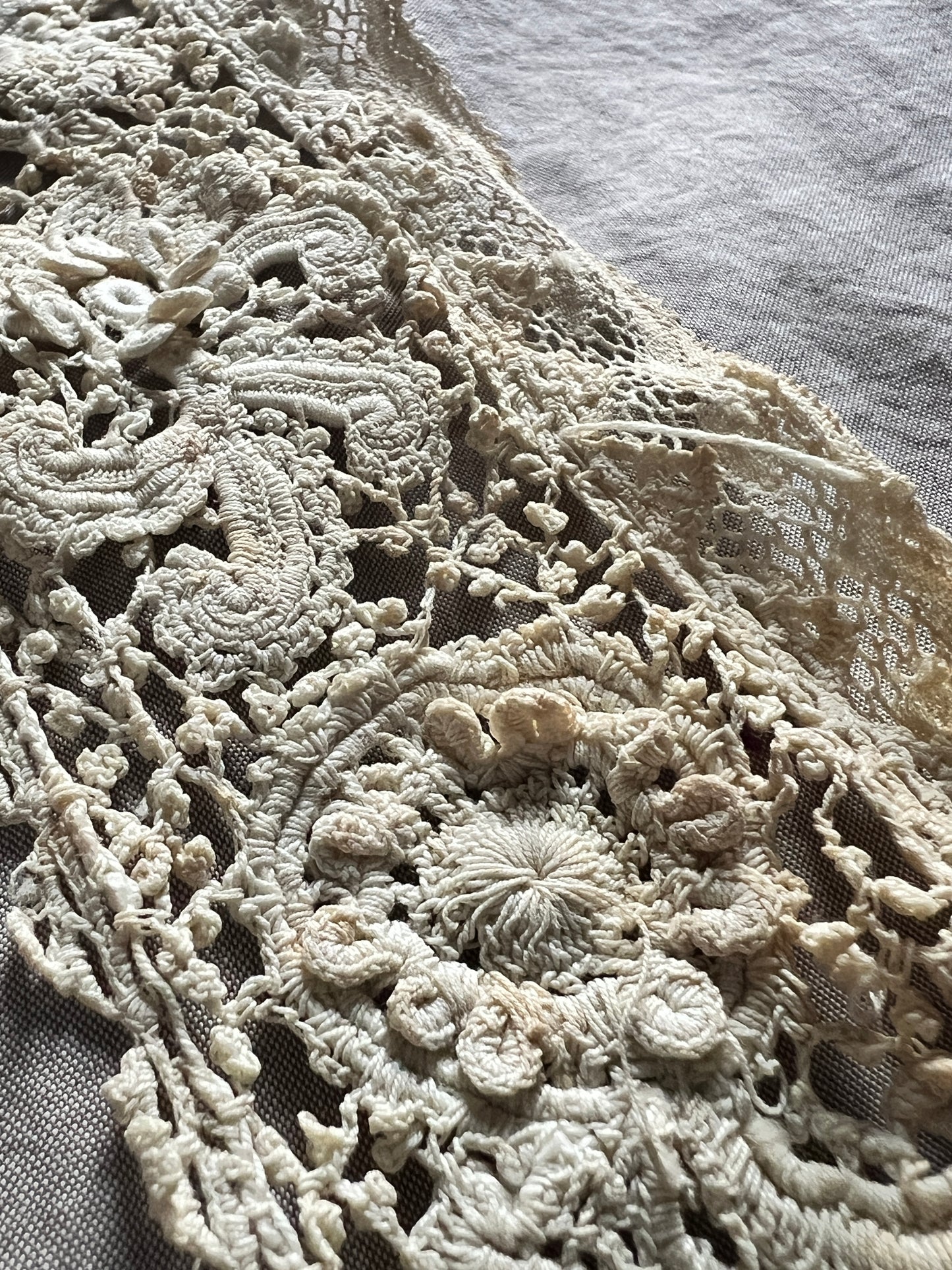 アイリッシュクロシェレースの首元飾り