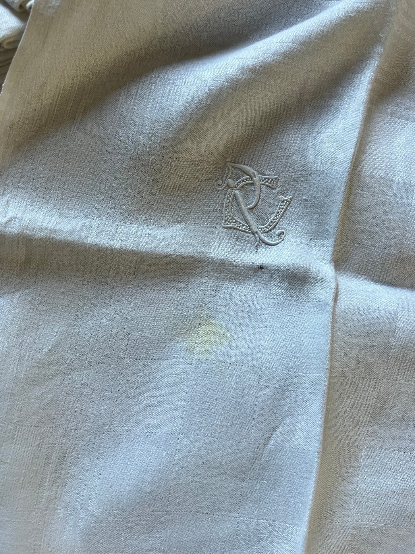 モノグラム刺しゅう入りテーブルナプキンセット(6枚)