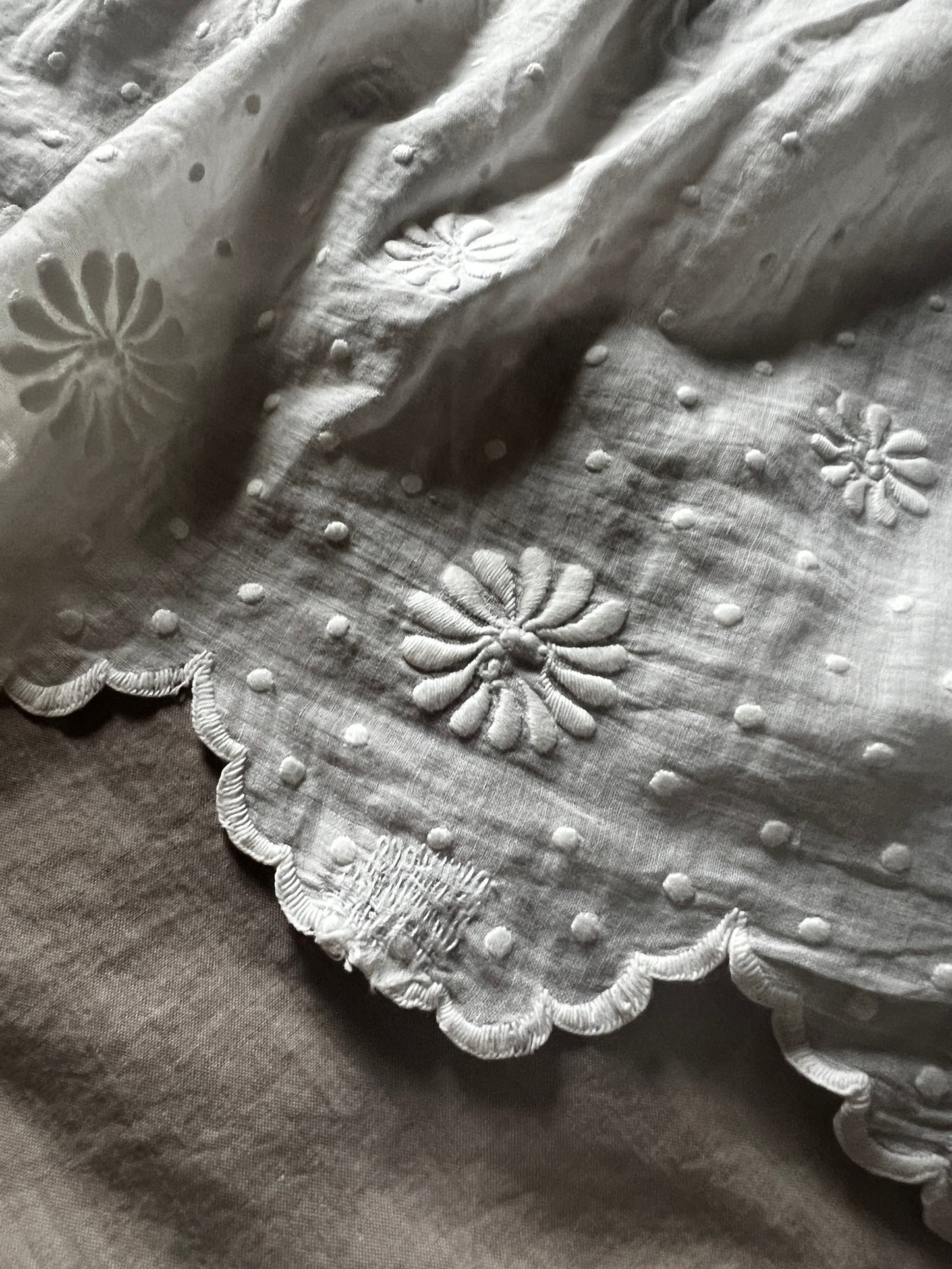 白刺繍端布(ダメージ)