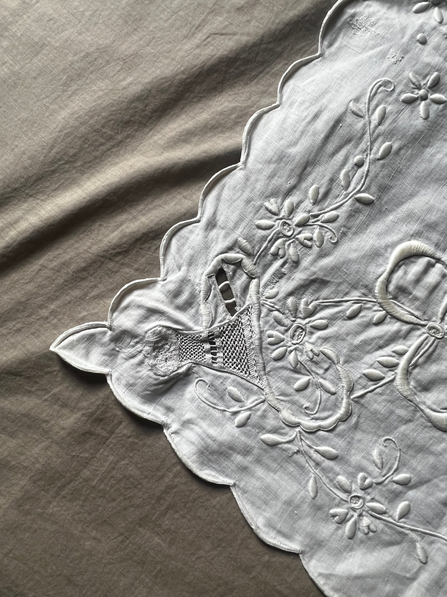 白刺繍リネンクロス