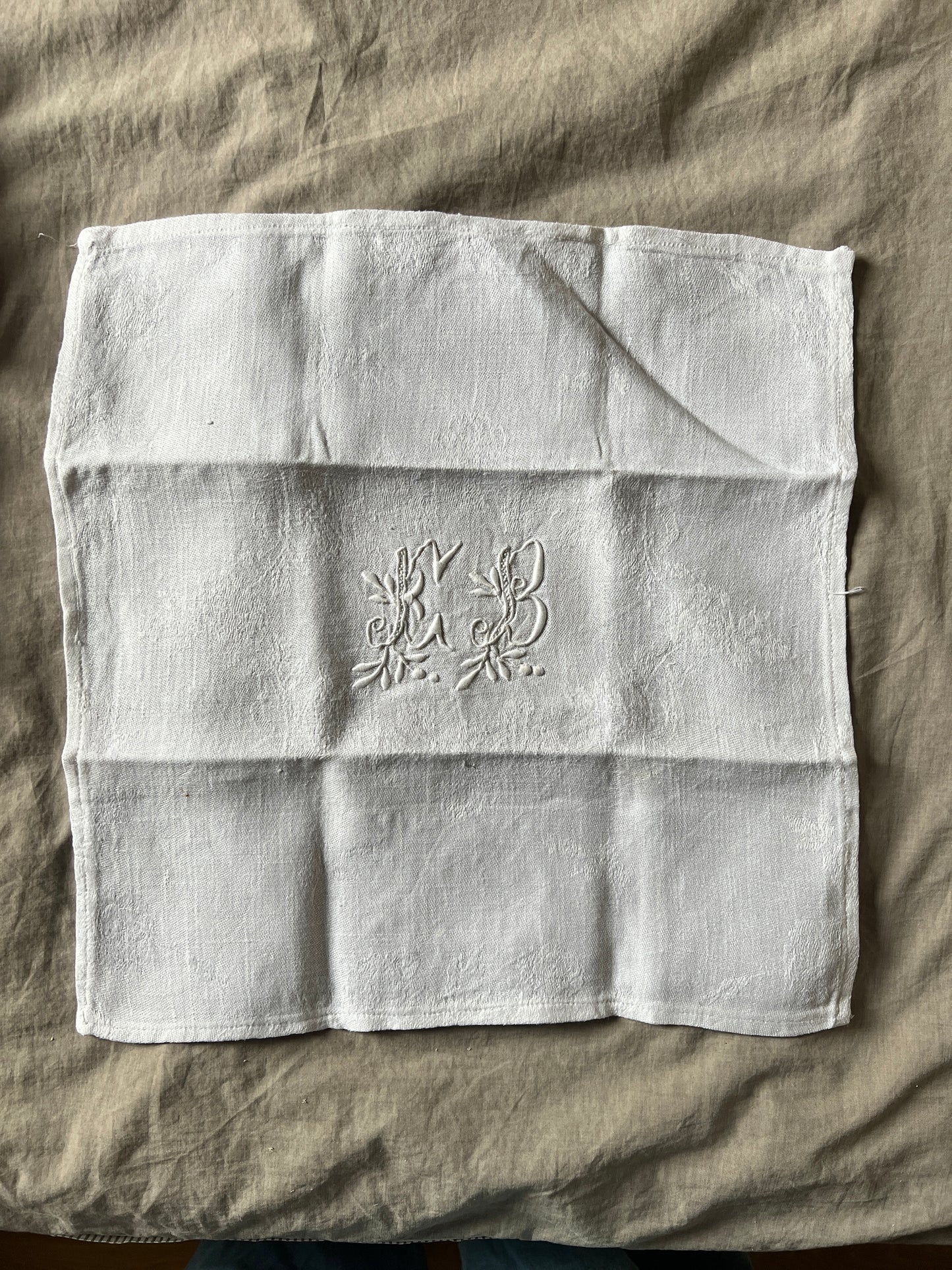 モノグラム刺しゅう入りテーブルリネンセット(6枚)