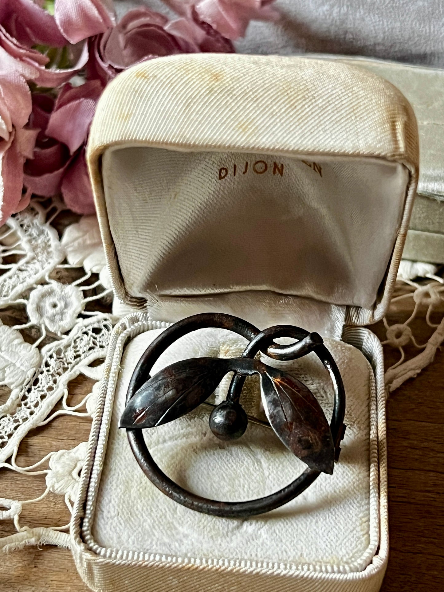 アンティークブローチ(葉と実)