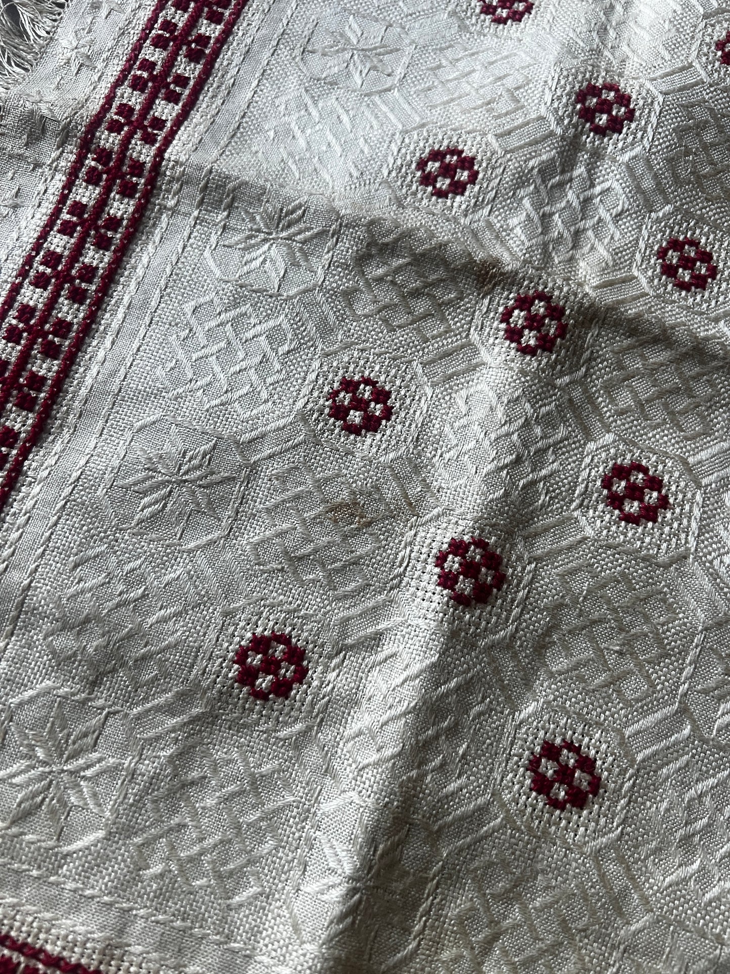 赤糸刺繍クロス