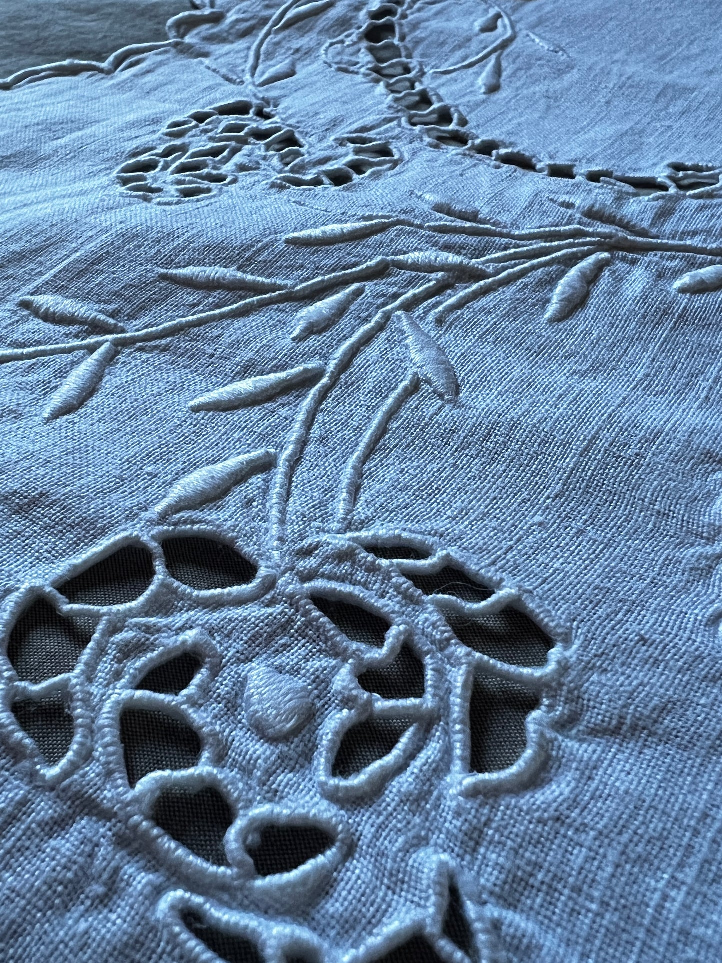 カットワーク刺繍クロス