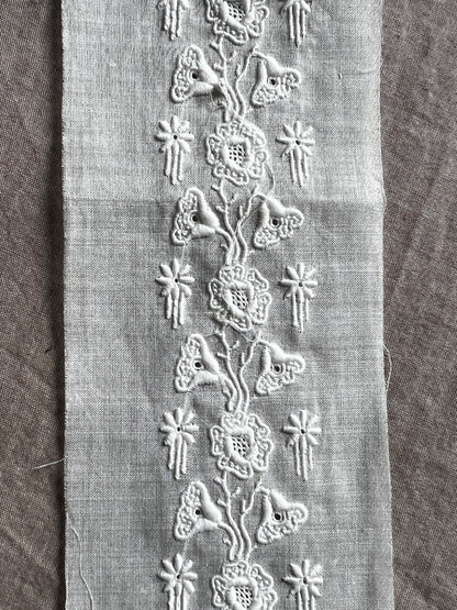 白刺繍トリム