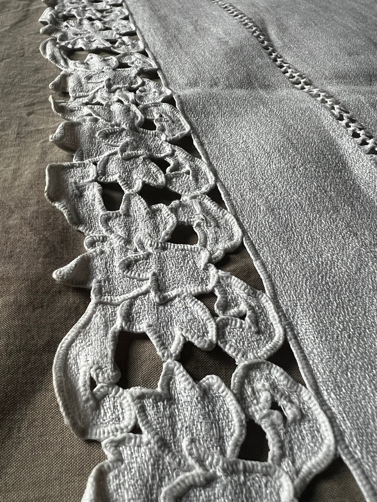 カットワーク刺繍クロス