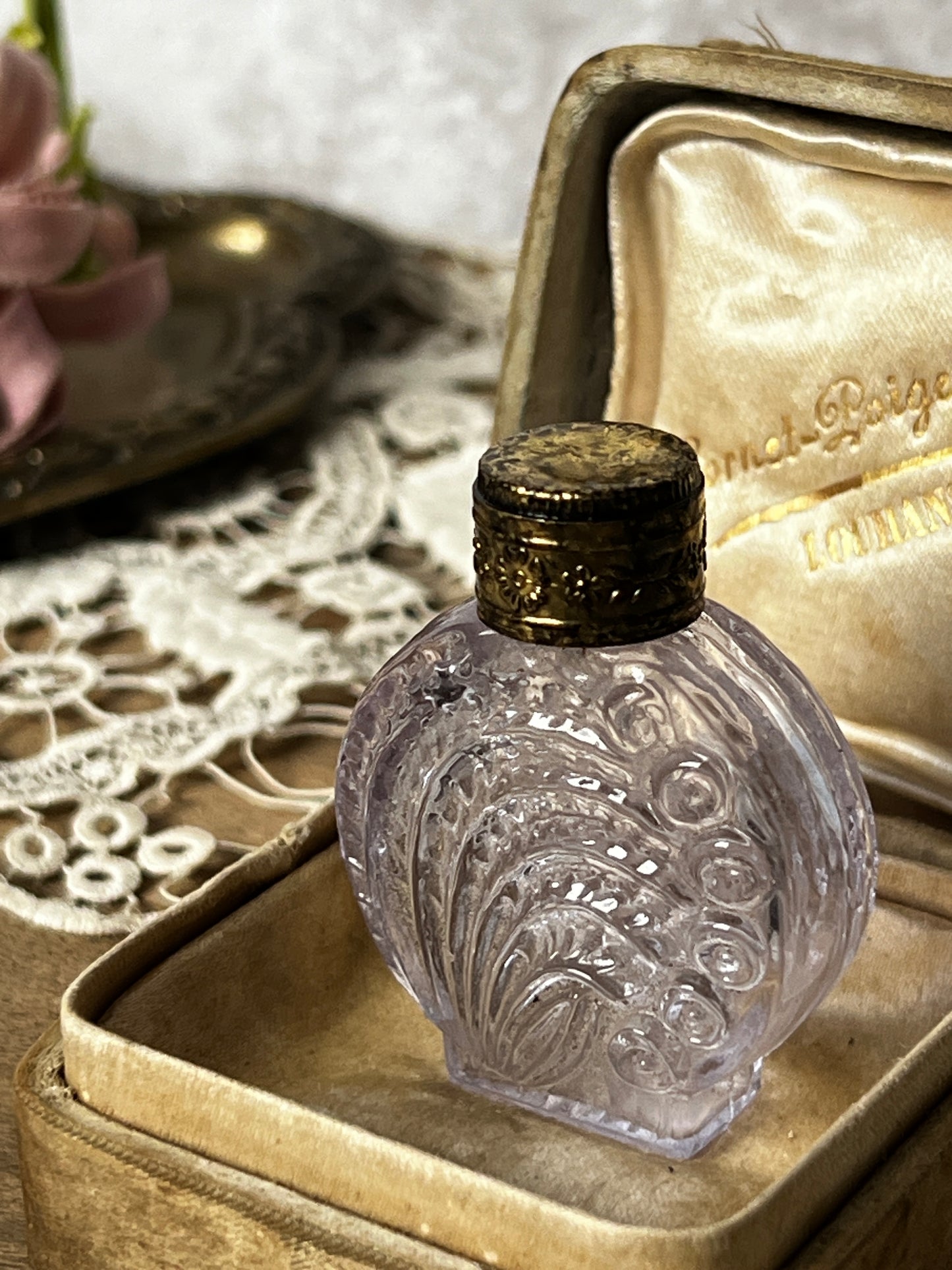 ★古い小瓶(ラヴェンダー)