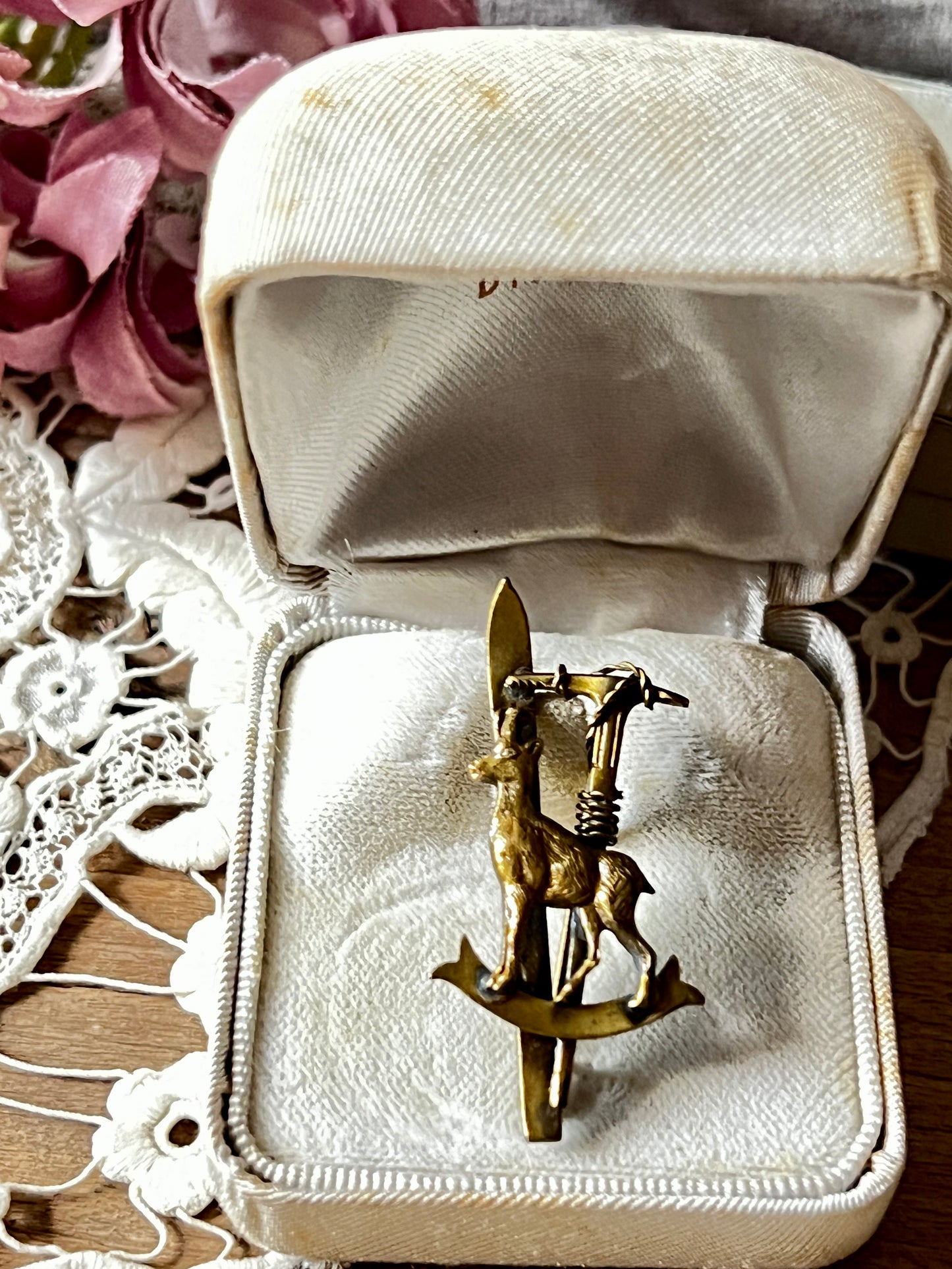 ヴィンテージブローチ(角獣)