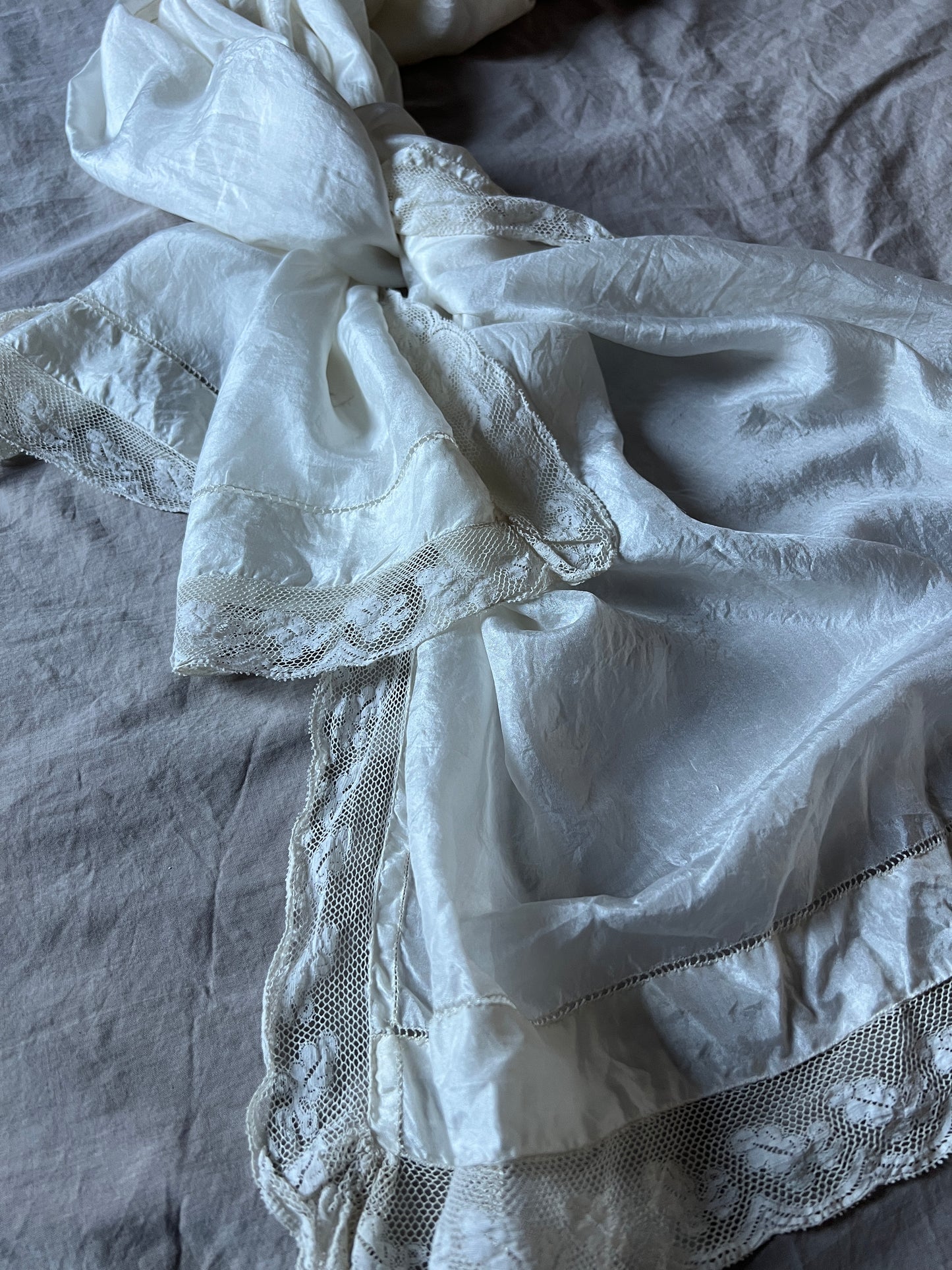 シルクサテンストール