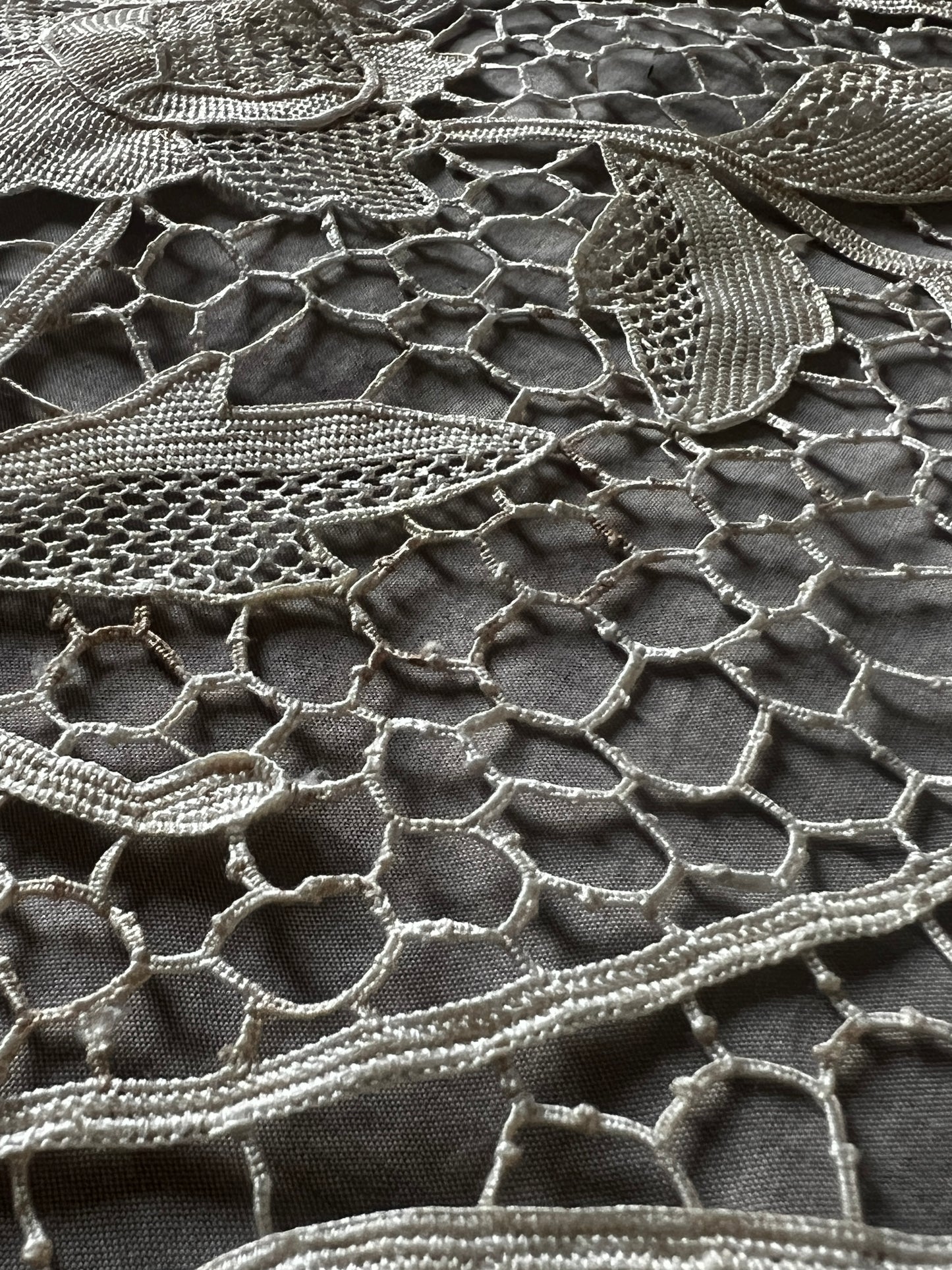 ニードルレースオーバルクロス