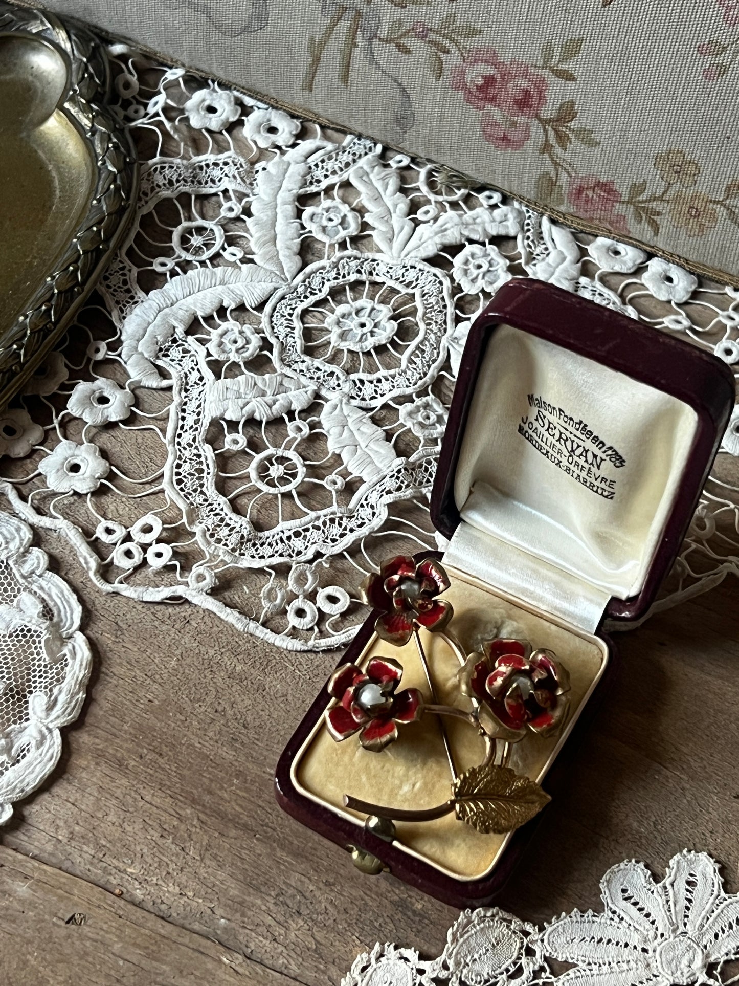 アンティークブローチ(赤い花)