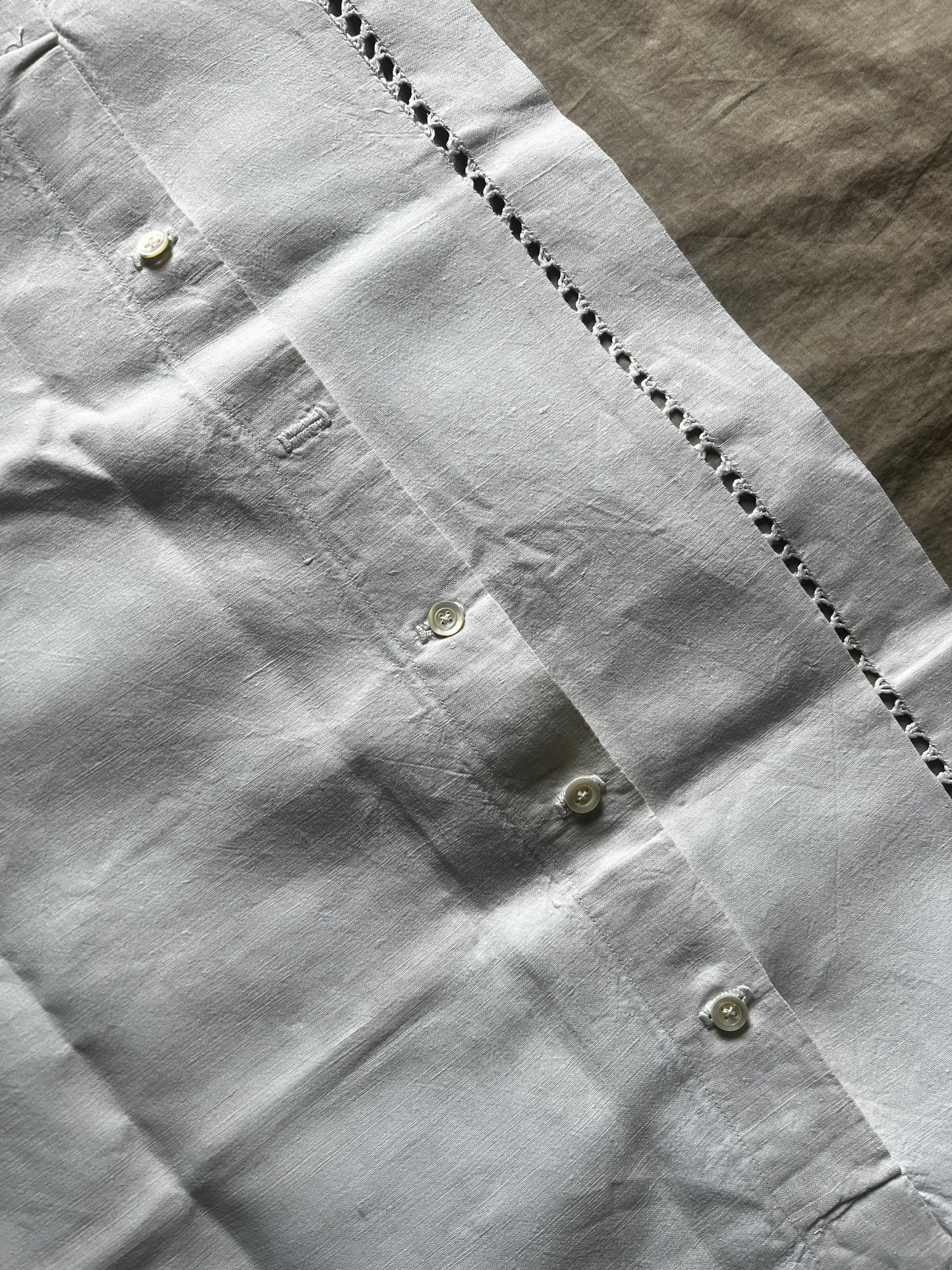 モノグラム刺繍入りクッションカバー