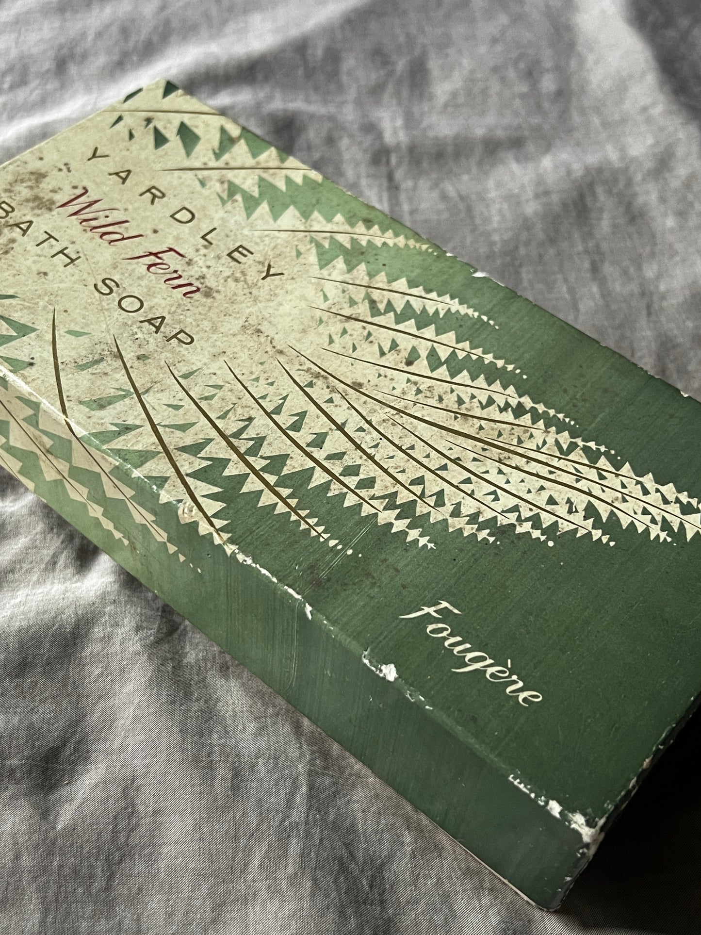 ★紙箱入りアンティークボタンセット