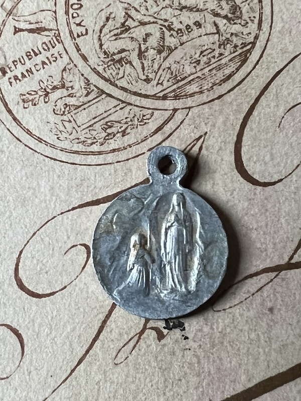 アンティークメダイ