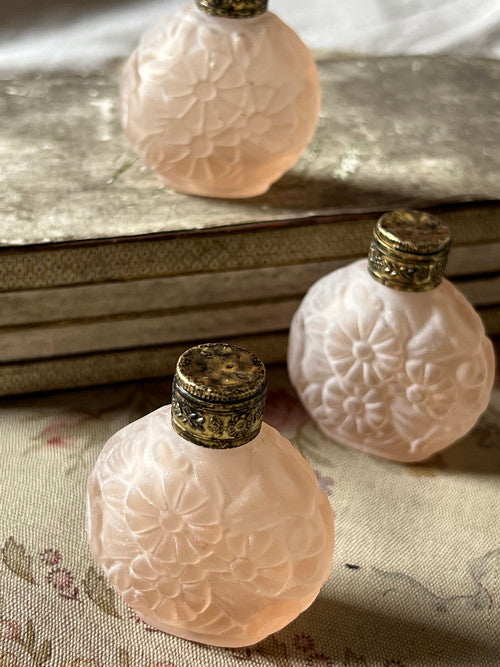 ガラスの香水瓶(ピンクマット) – France Antique 銀色アンティーク