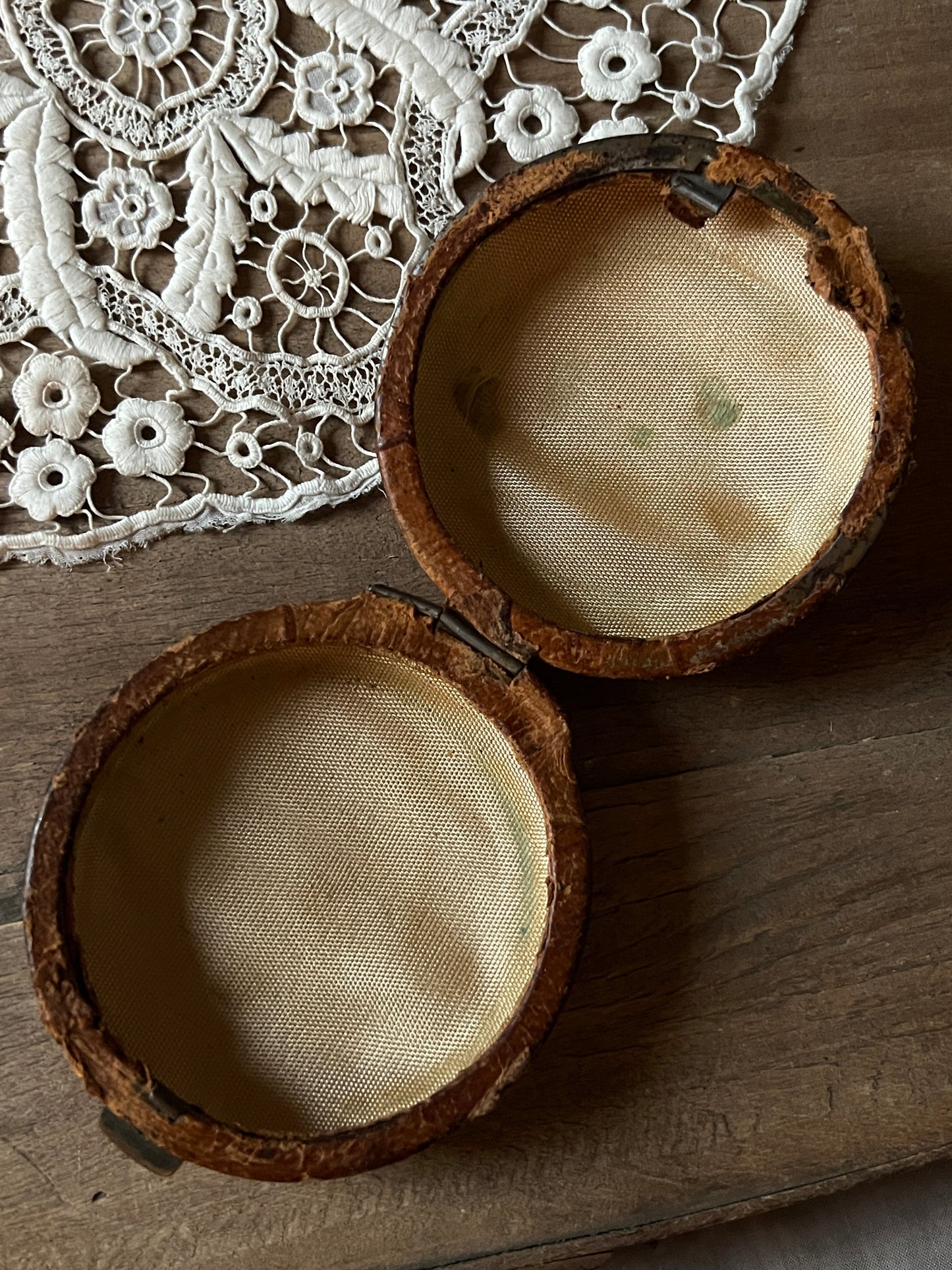 革張り時計ケース