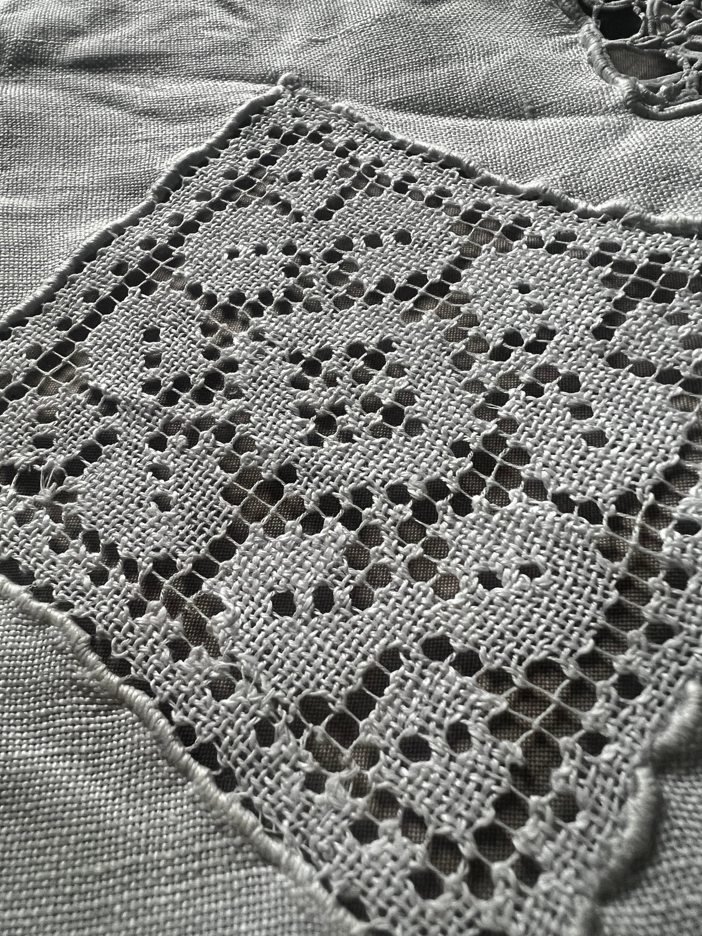 レースモチーフ円形クロス