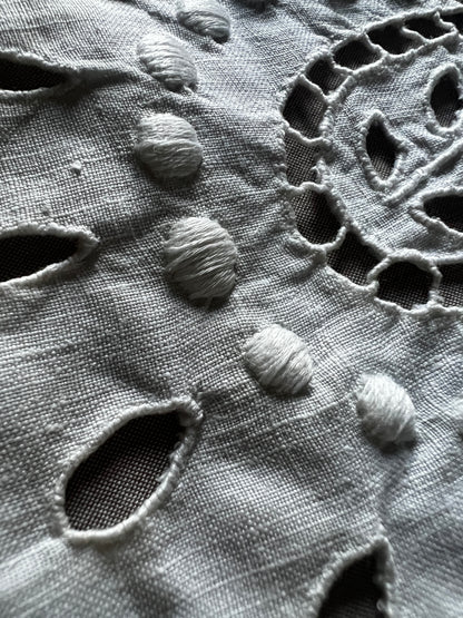 ★カットワーク楕円形クロス