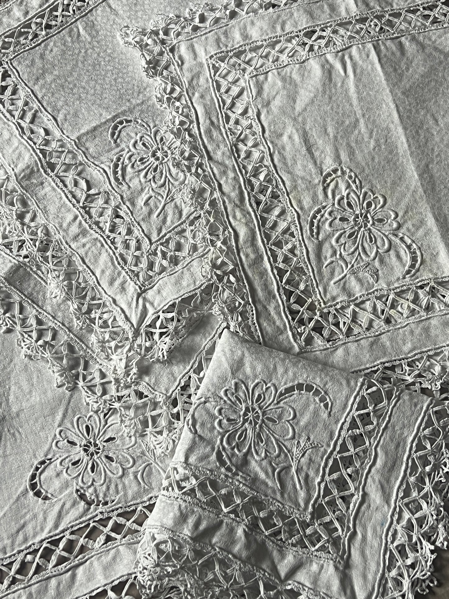 刺繍とレースのクロスセット