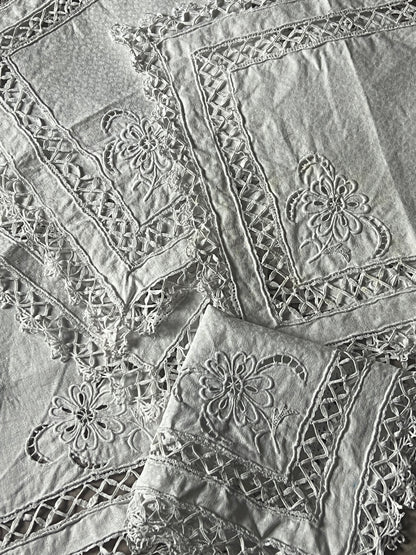 刺繍とレースのクロスセット