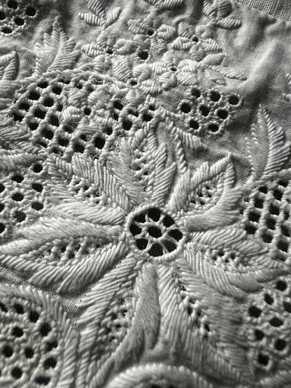 刺繍レースの飾り布