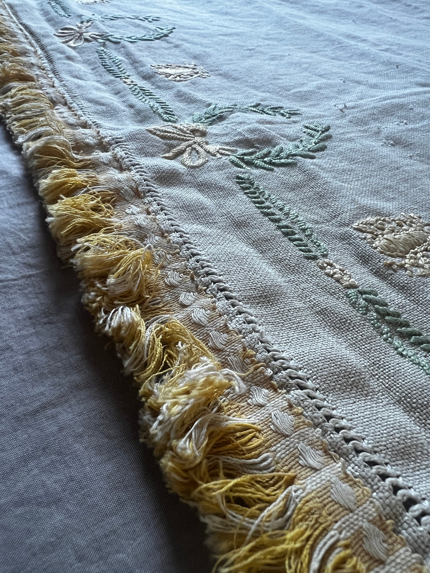 ★刺繍飾り布(蜂)